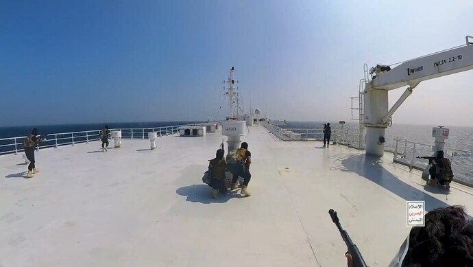 عکس/ تصاویر یمنی‌ها از لحظ توقیف کشتی صهیونیستی