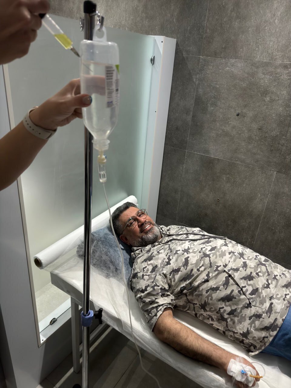 عکس/  تصویری جدید از رضا رشیدپور روی تخت بیمارستان