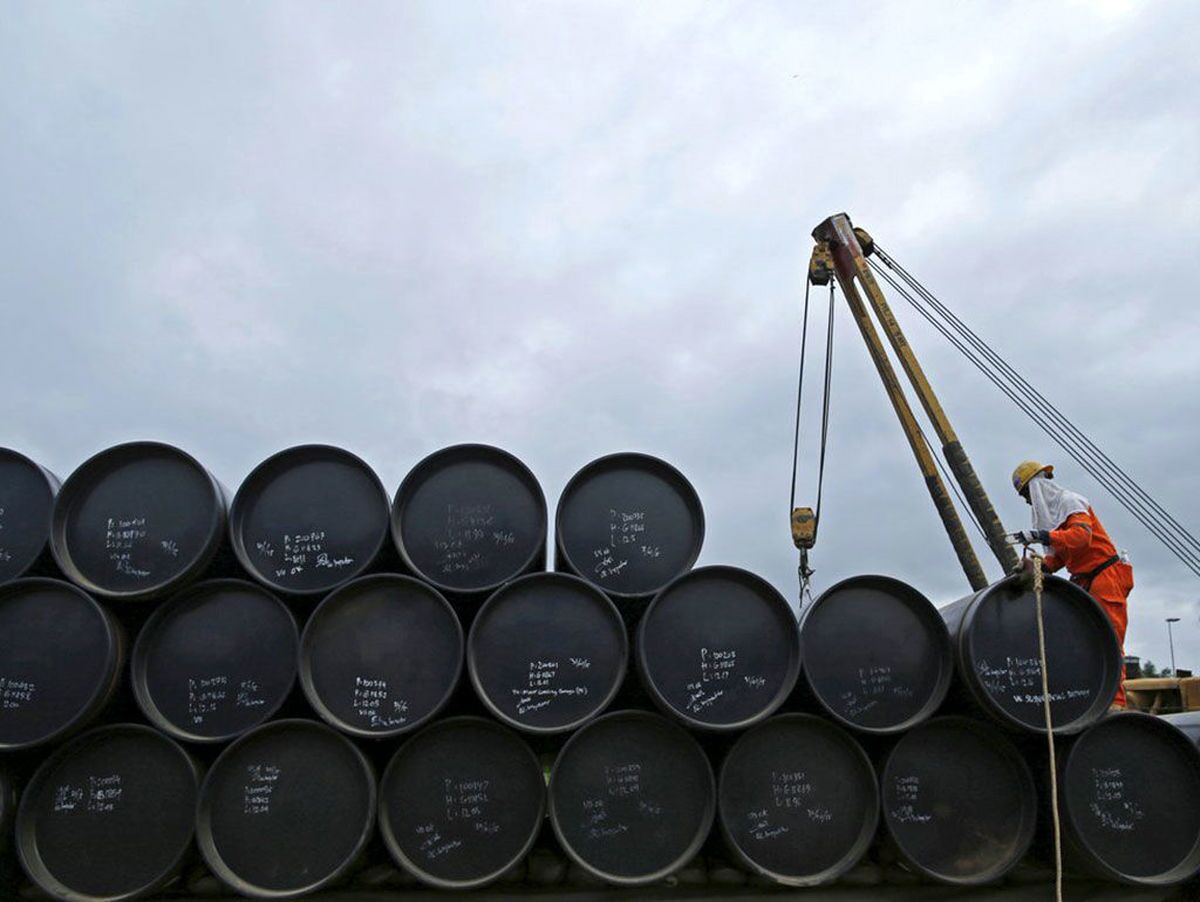 چرا قیمت نفت بر خلاف انتظارات کاهش یافت؟