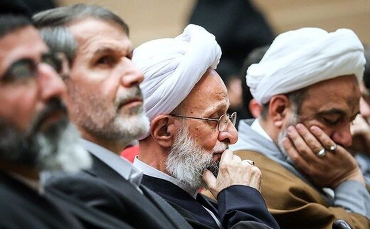 از خانه نشینی احمدی نژاد تا بلند شدن علم جبهه پایداری