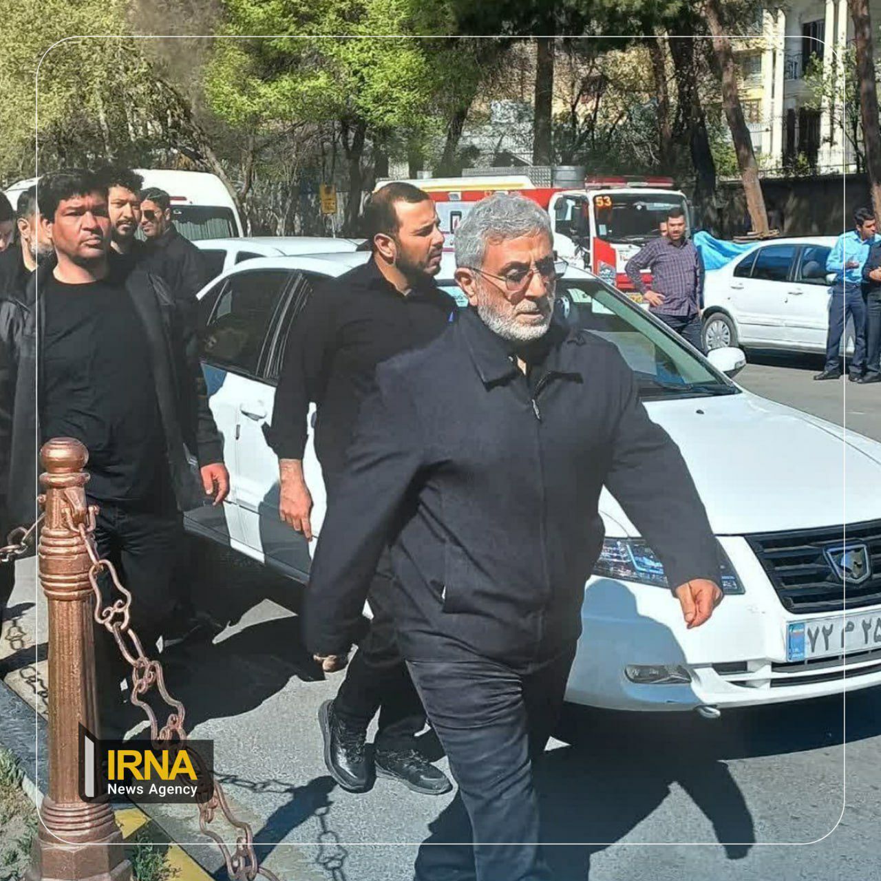 عکس/حضور سردار قاآنی در مراسم تشییع سردار زاهدی در اصفهان