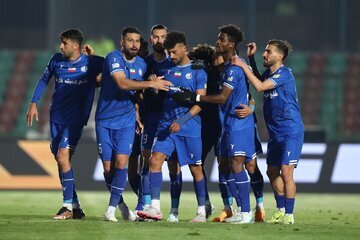 دیدار تیم‌های فوتبال استقلال و استقلال خوزستان