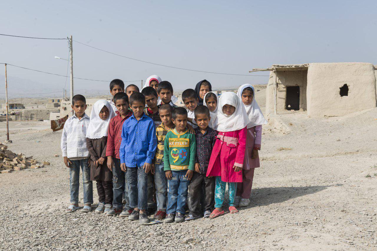 دستهای خالی، قلبهای پر از امید دستهای خالی، قلبهای پر از امید