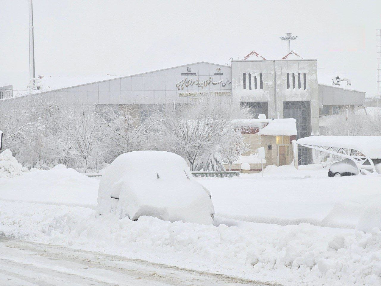 مدفون شدن خودرو‌ها