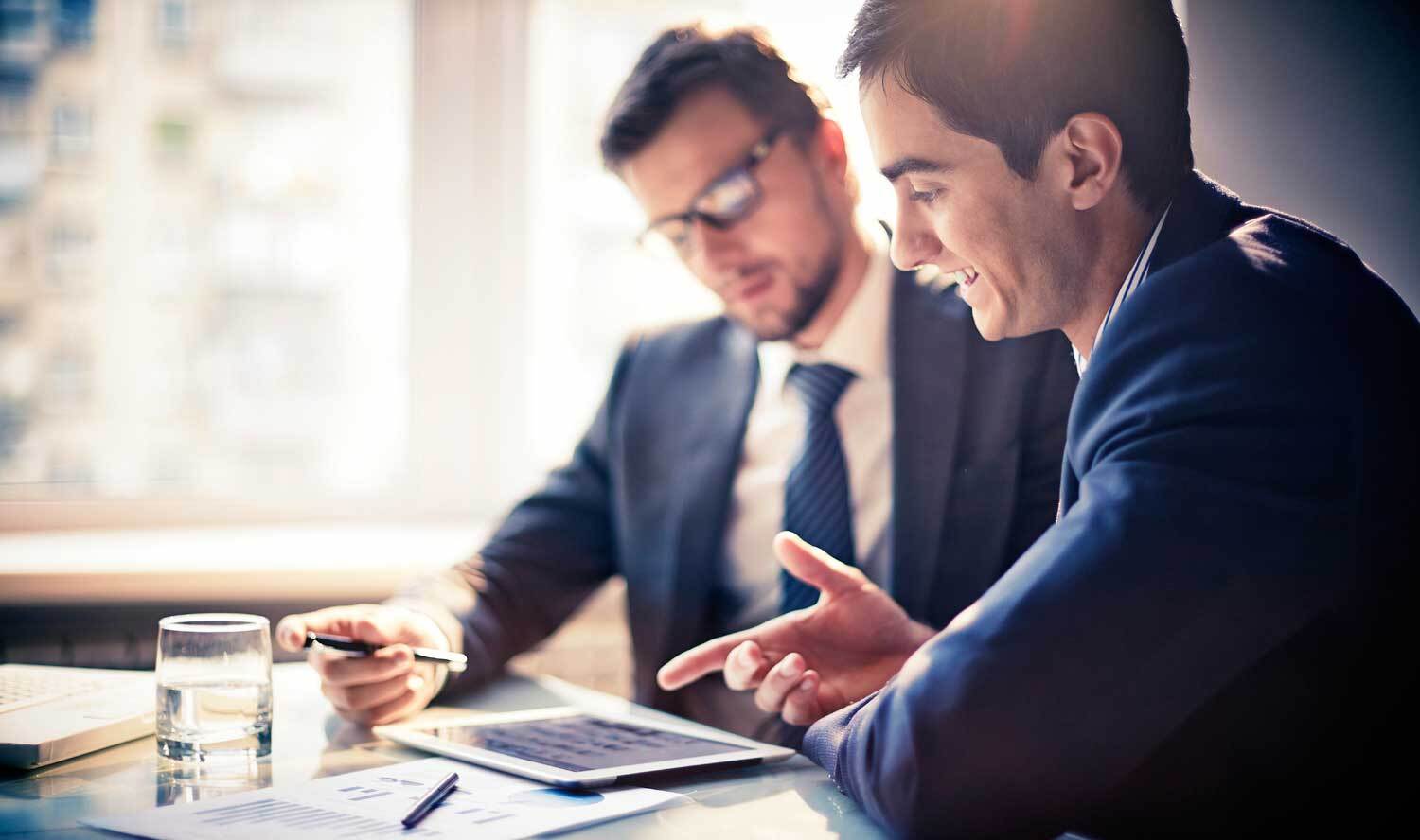 آیا باید به مشاوران مالی اعتماد کرد یا نه؟