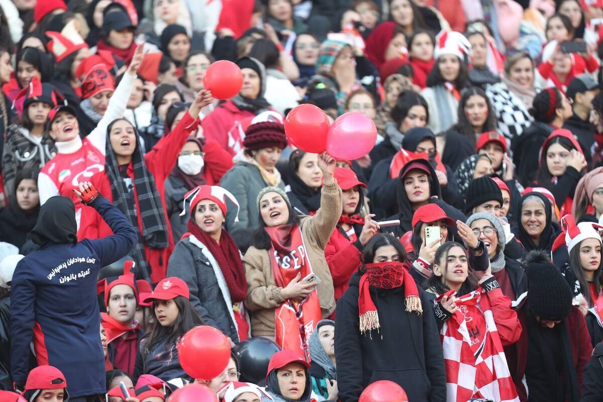 احتمال حضور زنان در بازی ذوب‌آهن و پرسپولیس