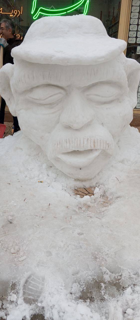 این پرتره‌های برفی در سلماس را یک شهروند خوش ذوق به‌ نام مهدی سلماسی خلق کرده که مورد توجه  شهروندان قرارگرفته است