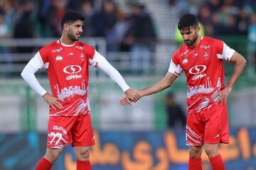 صحنه‌های مشکوک و بحث‌برانگیز دیدار پرسپولیس و تراکتور