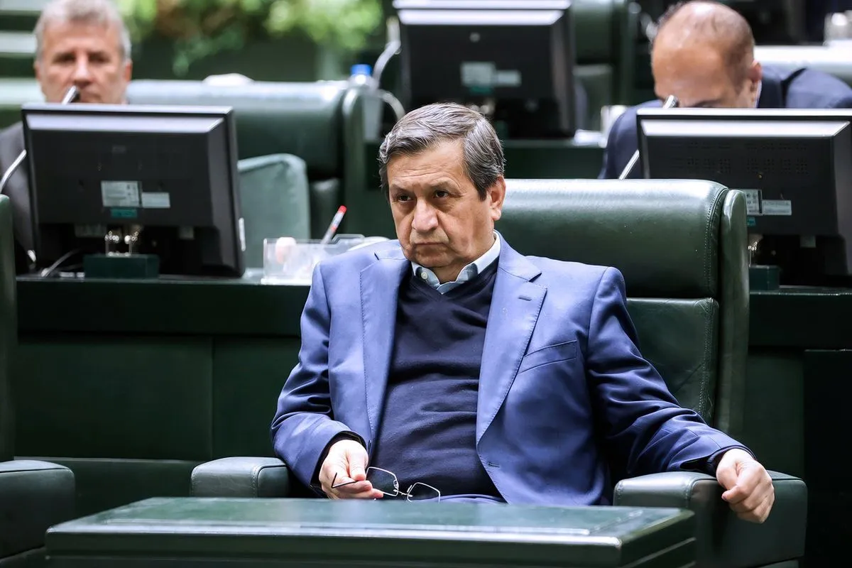 ادعای روزنامه اصولگرا درباره استعفای ظریف و استیضاح همتی