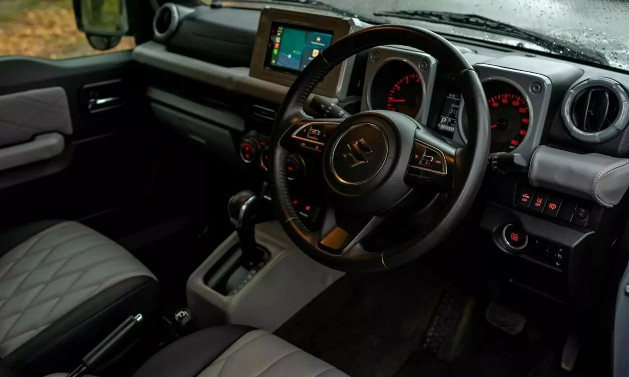 سوزوکی جیمنی ۶ چرخ به بازار آمد