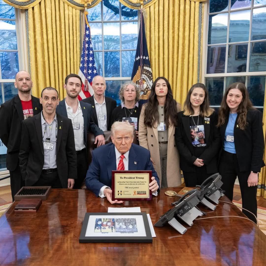 دیدار اسرای آزاد شده اسرائیلی با ترامپ