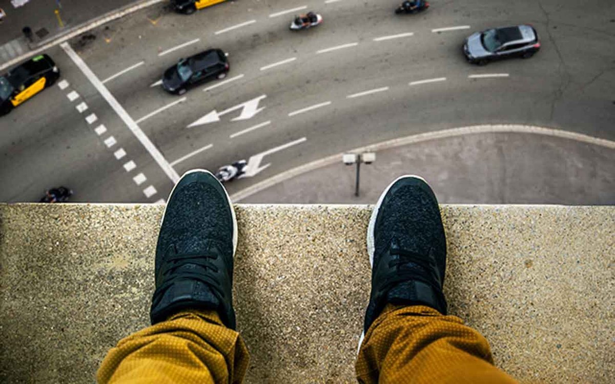 زنان بیشتر خودکشی می‌کنند یا مردان؟