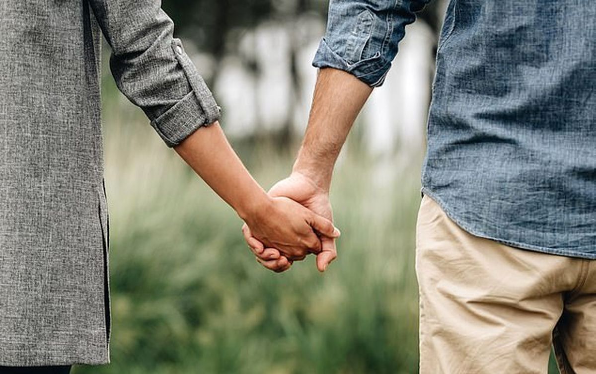 آیا مردان زودتر از زنان عاشق می‌شوند؟