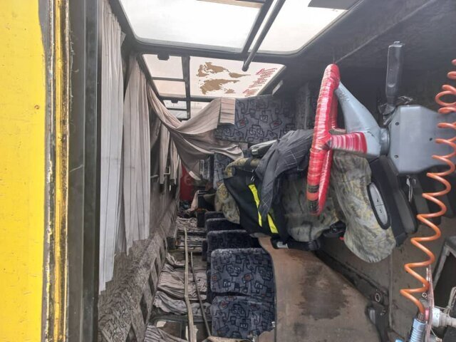 واژگونی اتوبوس در مسیر تهران قم + عکس واژگونی اتوبوس در مسیر تهران قم + عکس