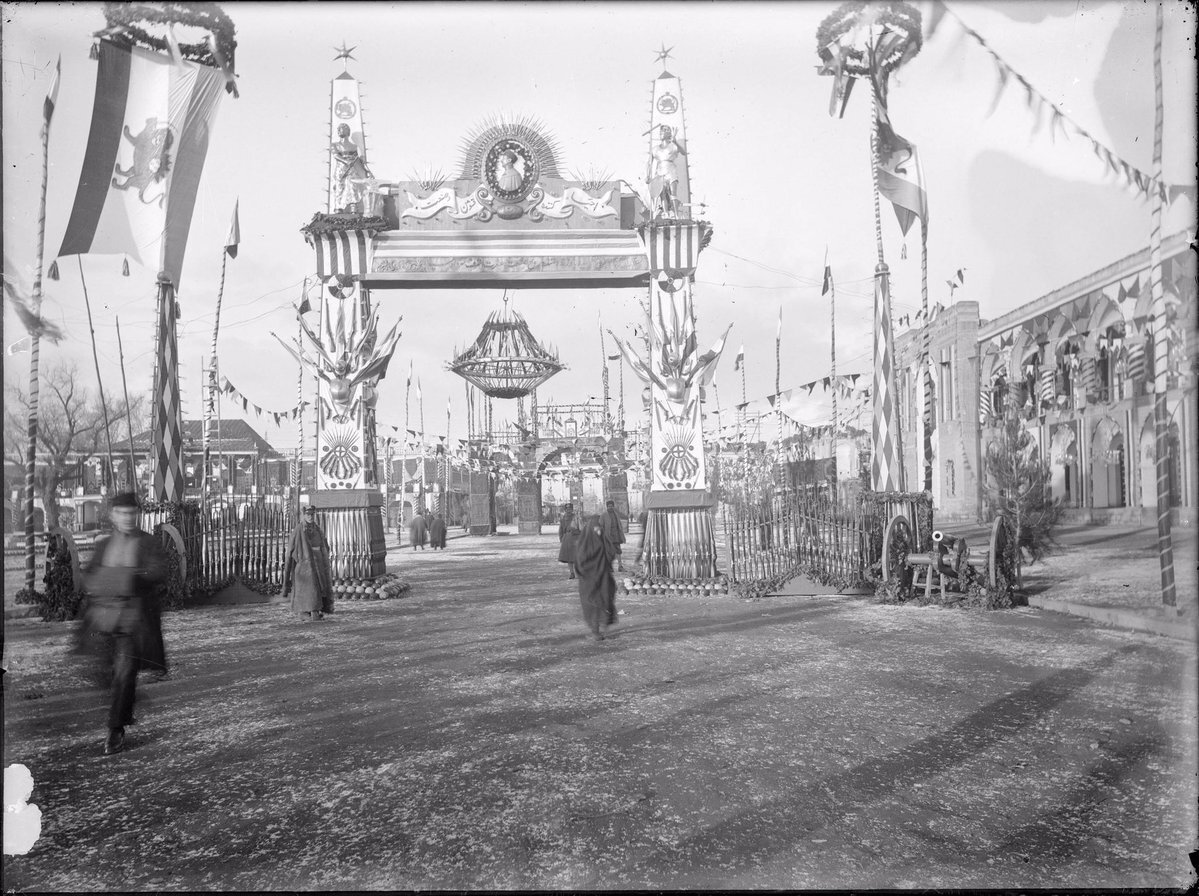 میدان توپخانه تهران ۱۰۰ سال پیش و اواخر دوره قاجار