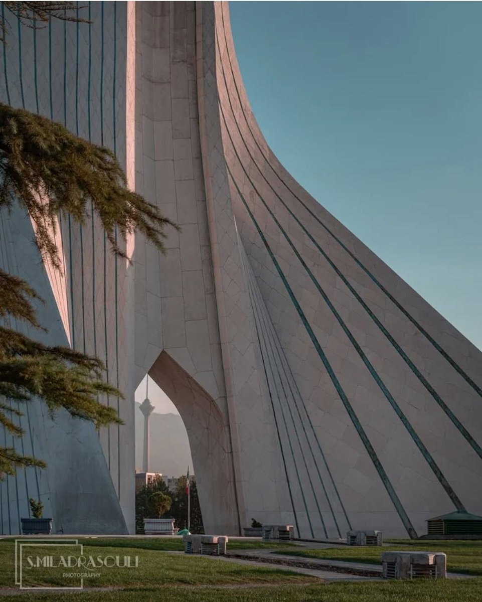 برج بلند تهران