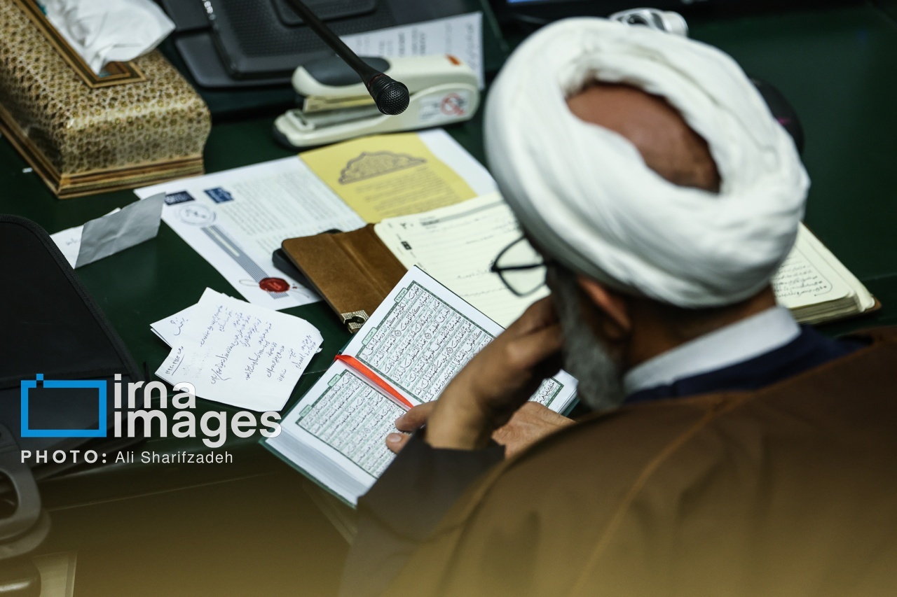 قرآن خواندن یک نماینده در جلسه علنی مجلس