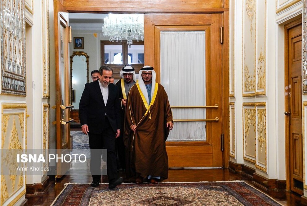 دیدار حامل نامه ترامپ با عراقچی در تهران + عکس