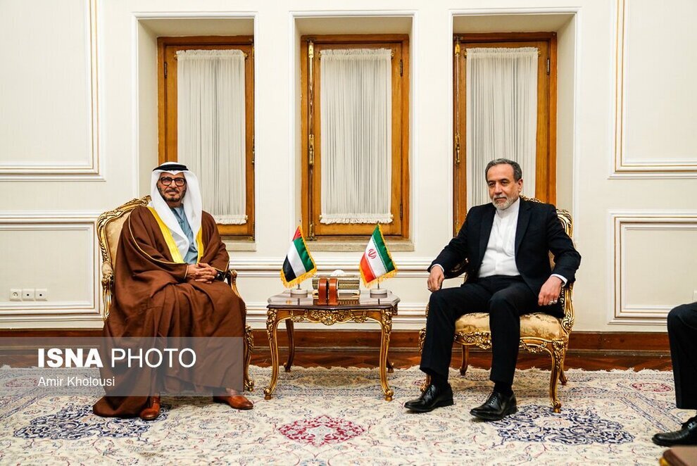 دیدار حامل نامه ترامپ با عراقچی در تهران + عکس