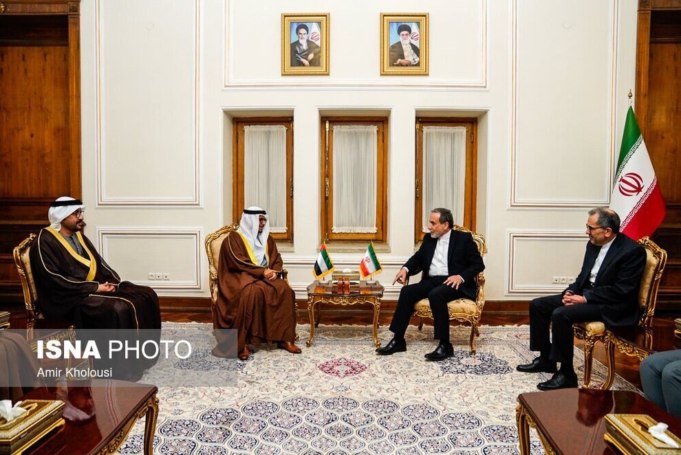 دیدار حامل نامه ترامپ با عراقچی در تهران + عکس