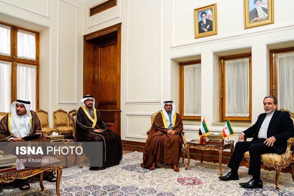 دیدار حامل نامه ترامپ با عراقچی در تهران + عکس