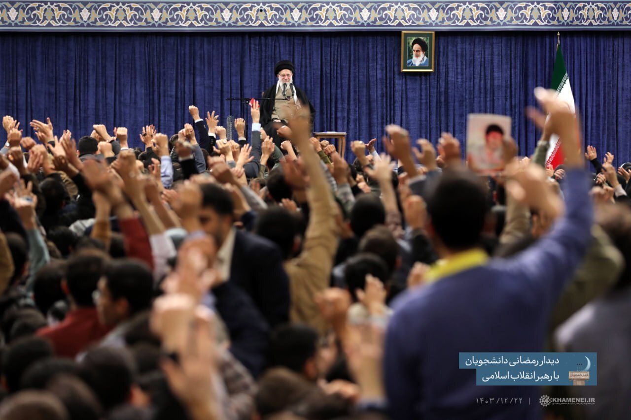 رهبری در دیدار رمضانی دانشجویان