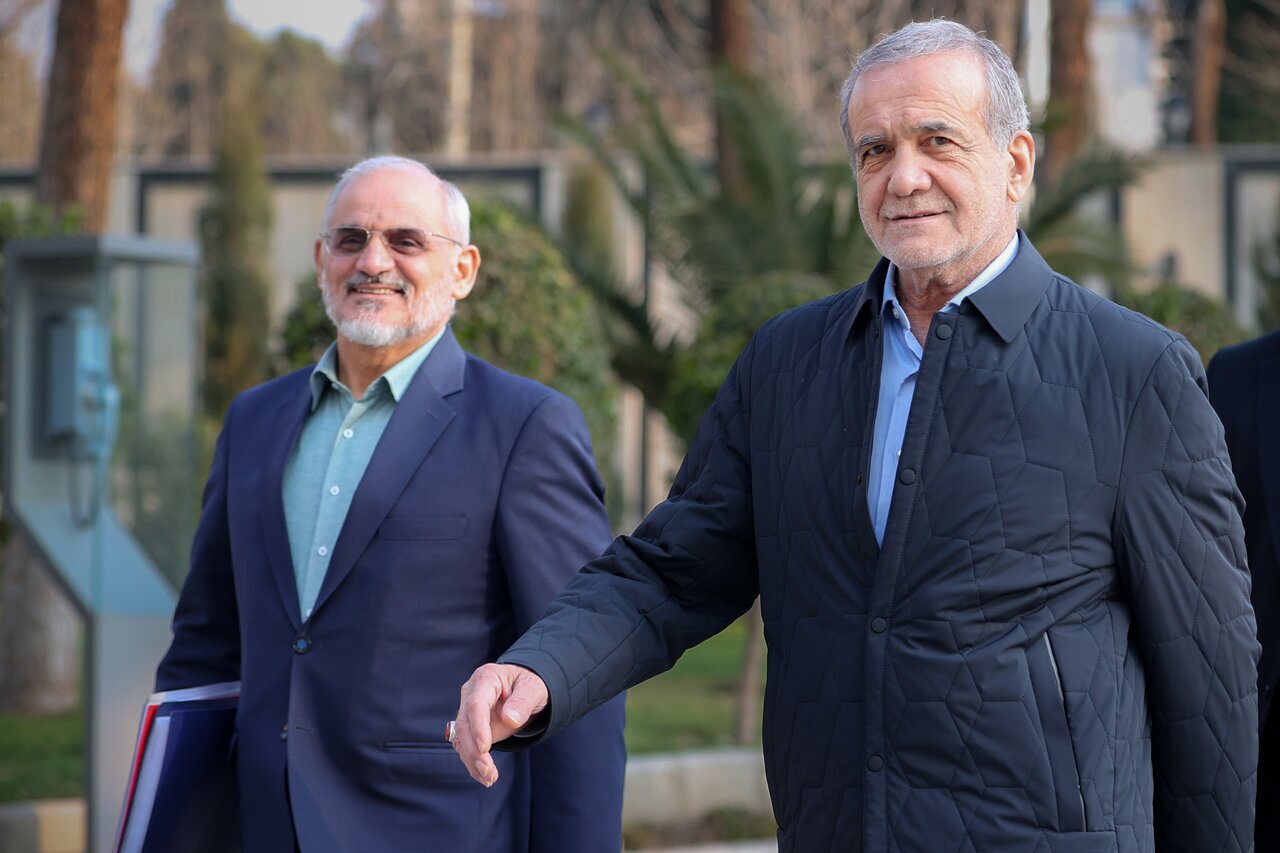 مسعود پزشکیان در حیاط امروز دولت