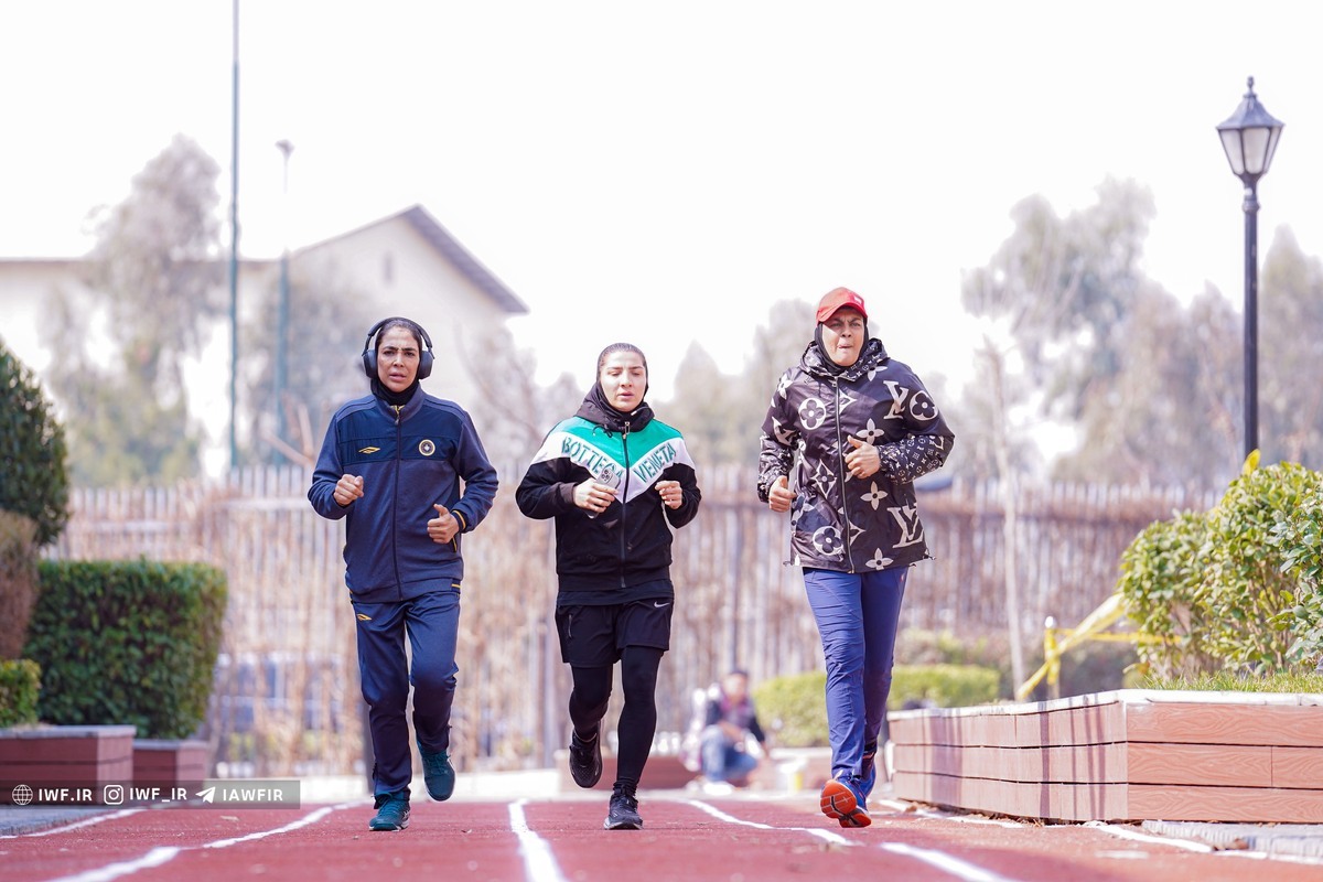 تمرین خواهران منصوریان در خانه کشتی