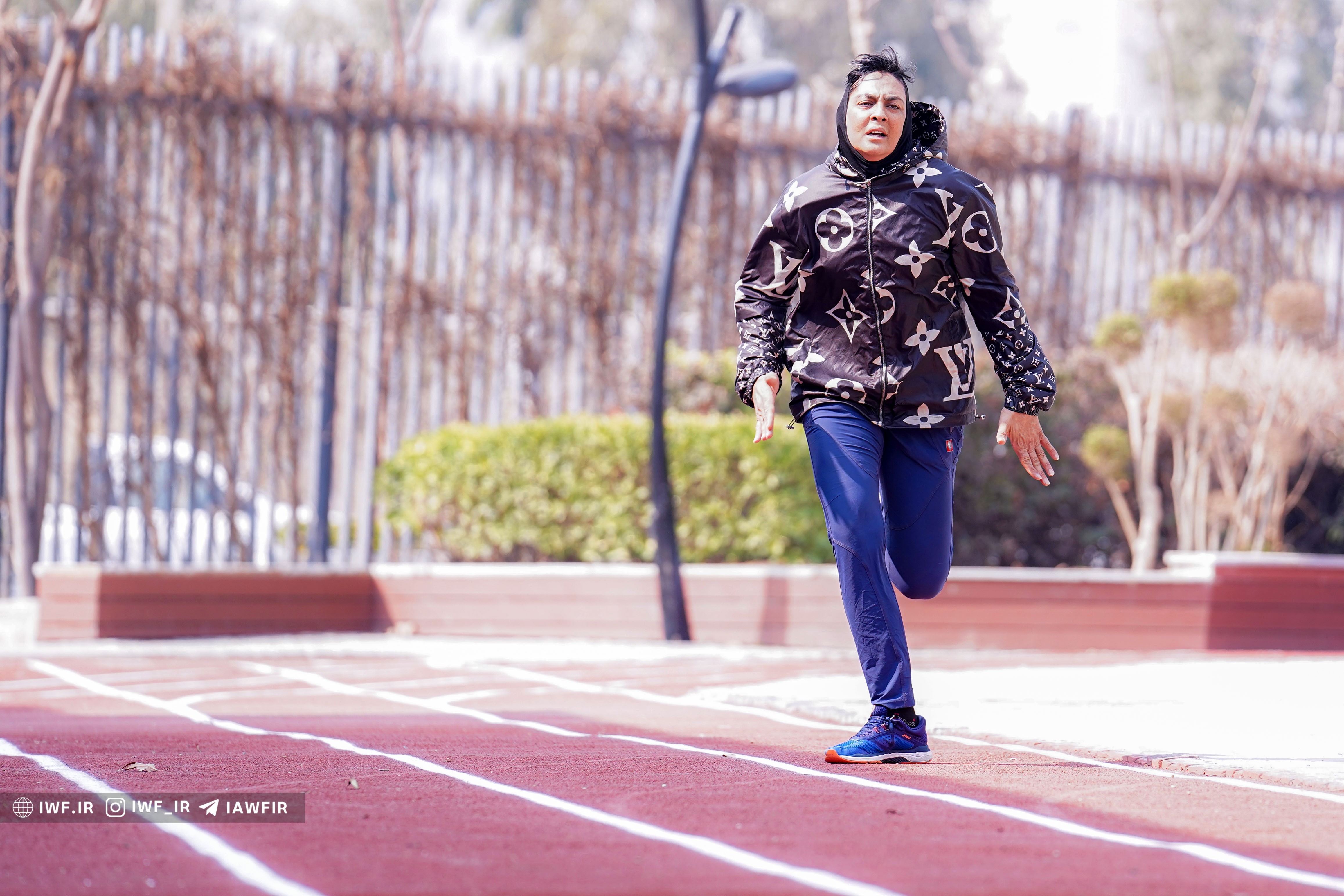 عکس/ تمرین خواهران منصوریان در خانه کشتی