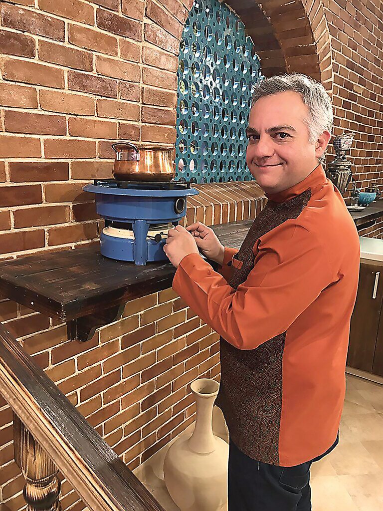 سامان گلریز کیست؟ / از نخستین مرد آشپز صداوسیما چه می‌دانید؟