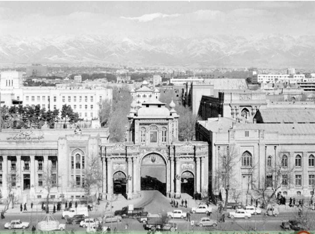 نمایی دیدنی از دروازه باغ ملی، شهربانی و وزارت عدلیه