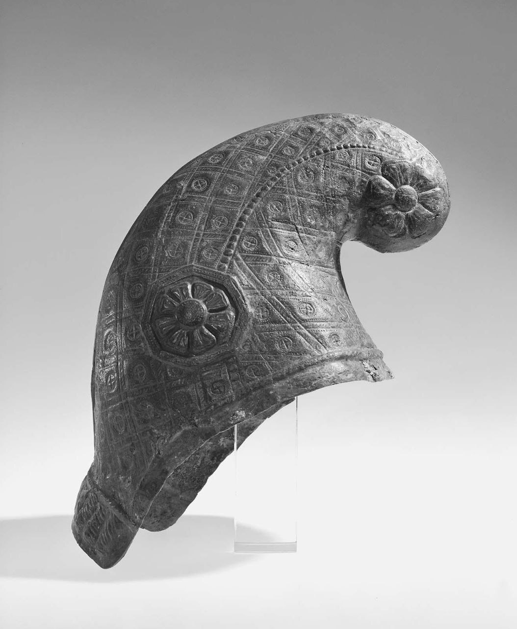 کلاهخود خاص و زیبای بازمانده از ۲۲۰۰ سال پیش و دوره اشکانیان