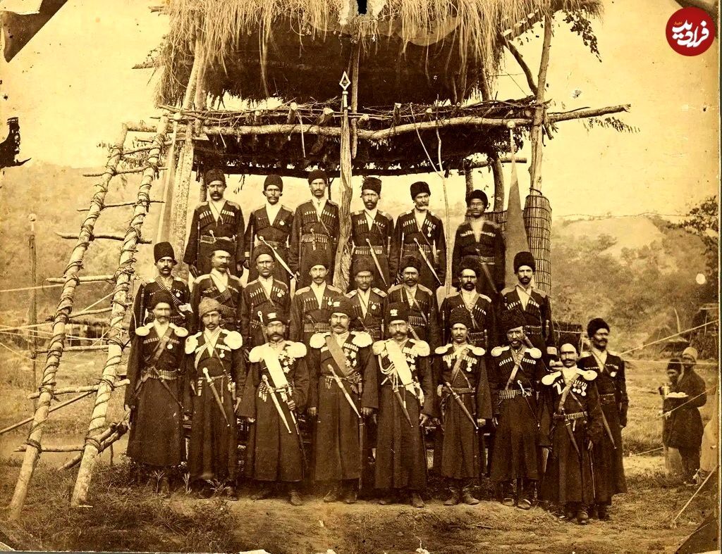 عکس/  عکس یادگاری دسته قزاق‌ها در دوران قاجار