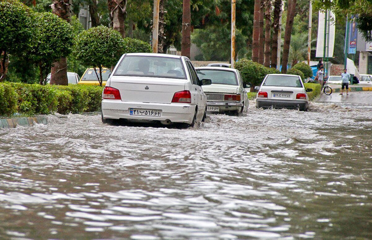 فیلم/ جاری شدن سیلاب در خیابان‌های شهر کامیاران