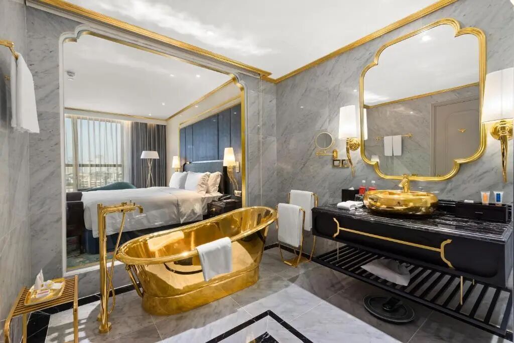 اولین هتل جهان از طلای خالص +عکس