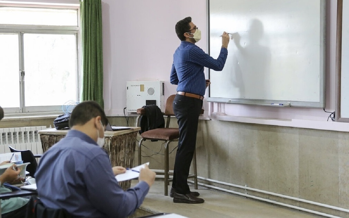تدریس معلم افغانستانی در مدارس ایران؟