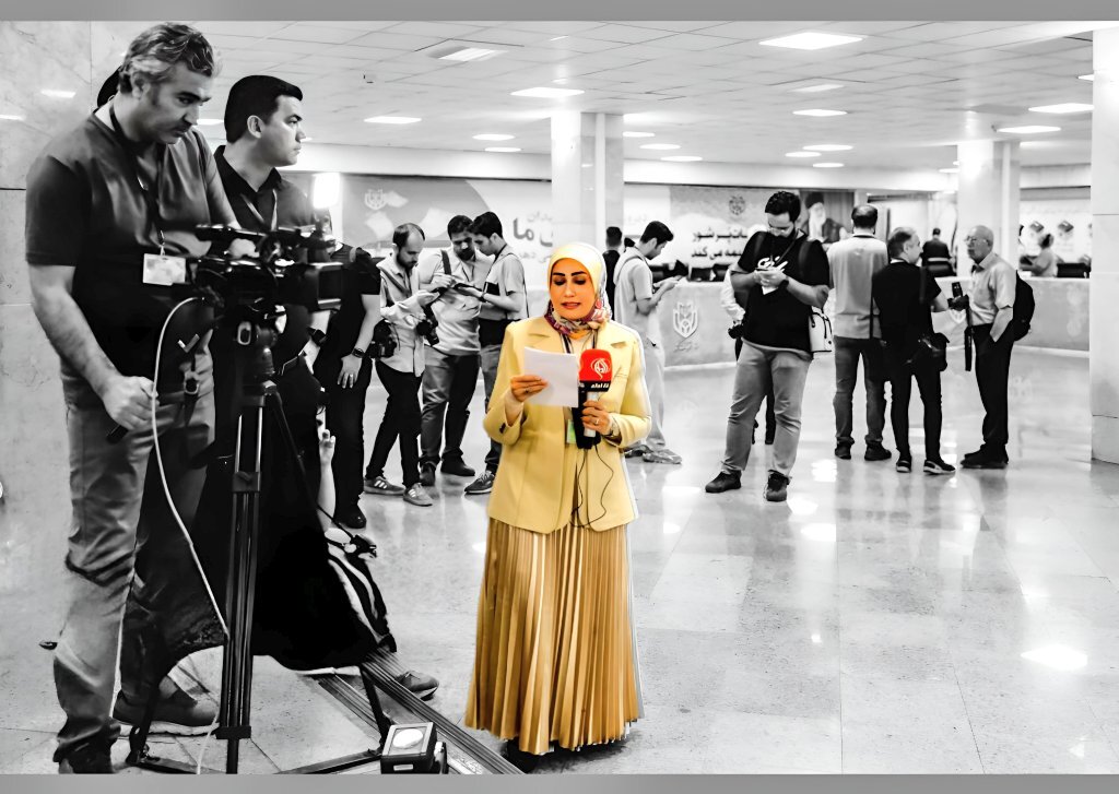 پوشش عجیب و باورنکردنی خبرنگار زن صداوسیما در وزارت کشور