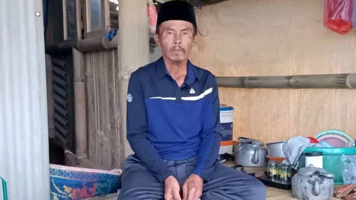 یک کشاورز ۶۱ ساله اهل اندونزی