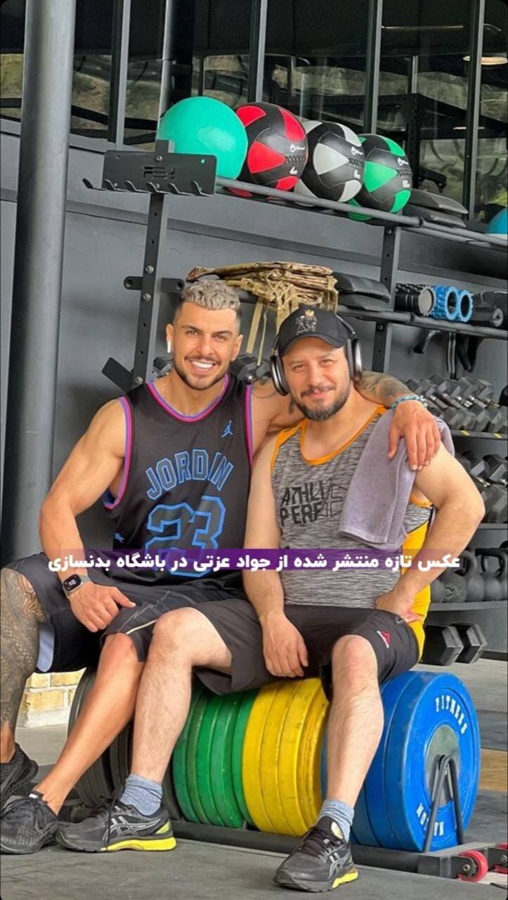 عکس/سلفی جواد عزتی و مربی اش در باشگاه ورزشی