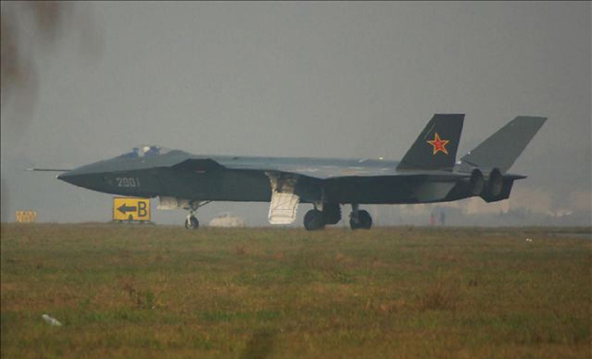 معرفی جنگنده J۲۰، اژد‌های رادارگریز چین