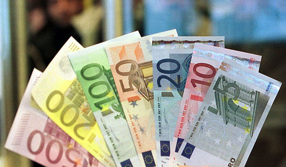 همه آنچه باید درباره یورو بدانیم/ یورو ۴۵ هزار برابر رتومان!
