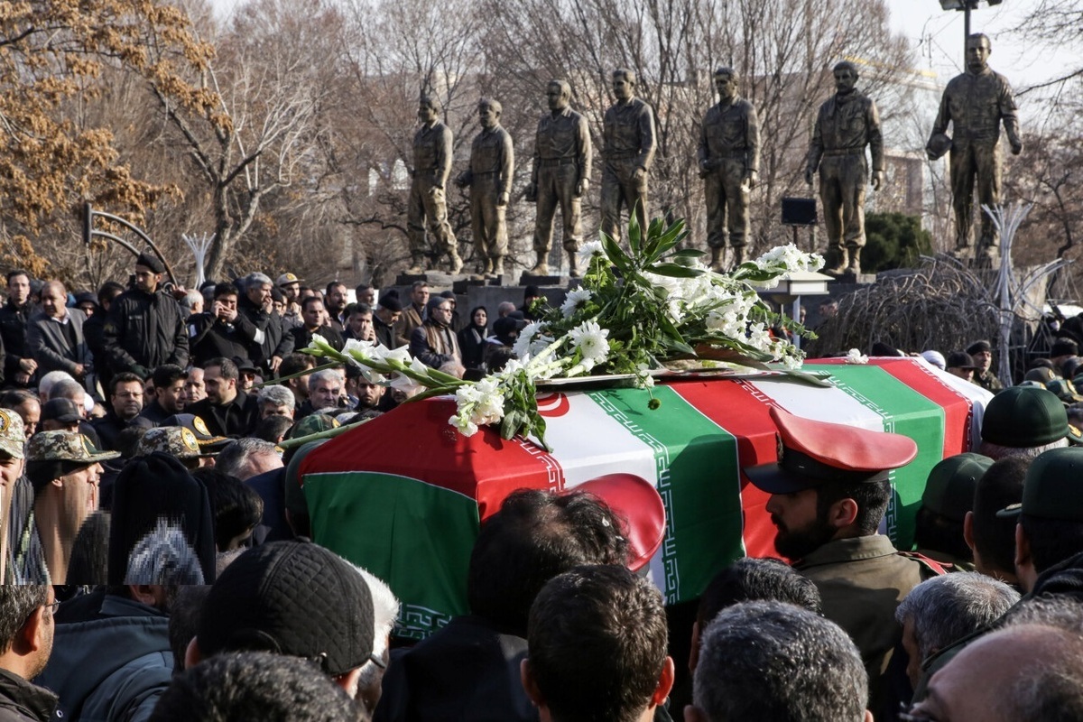 بی‌نظمیِ تلخ نیروهای مراسم خاکسپاری در تبریز + فیلم