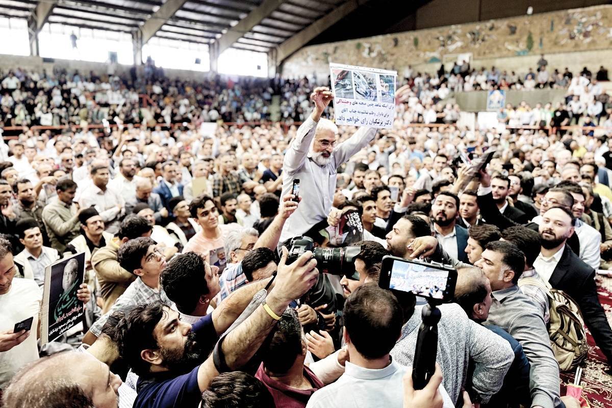 برگ برنده برجام؛ بررسی حملات گسترده به محمدجواد ظریف و تاثیر آن بر انتخابات