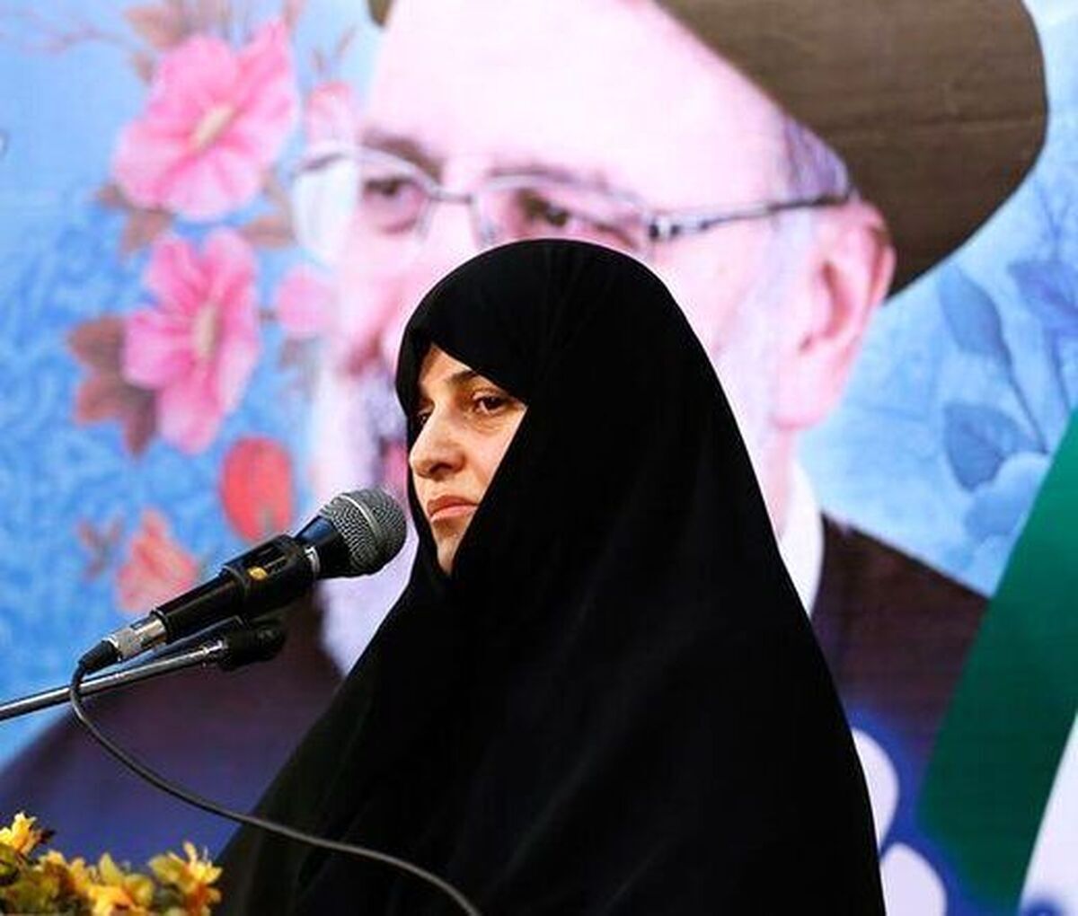 ناراحتی جمیله علم‌الهدی، همسر رئیسی در یک مراسم+ عکس