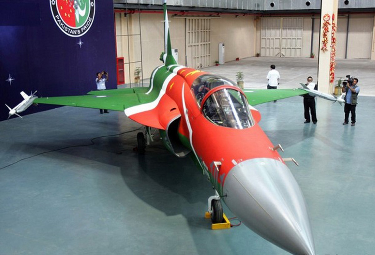 معرفی جنگنده جی‌اف-۱۷ تاندر پاکستان