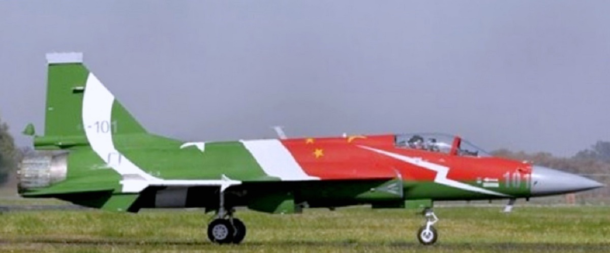 معرفی جنگنده جی‌اف-۱۷ تاندر پاکستان