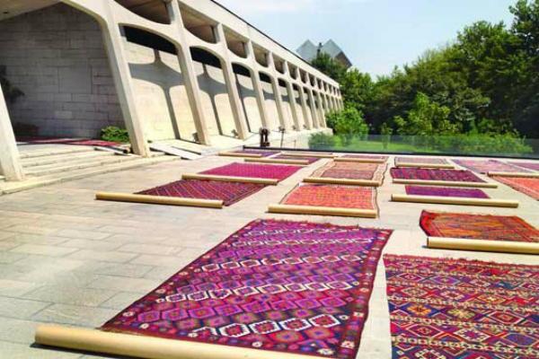 موزه فرش ایران کجاست؟