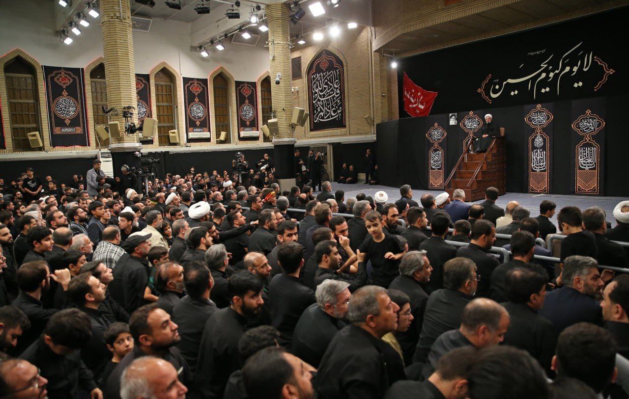 عکس/ مراسم عزاداری شب عاشورای حسینی (ع) با حضور رهبر انقلاب