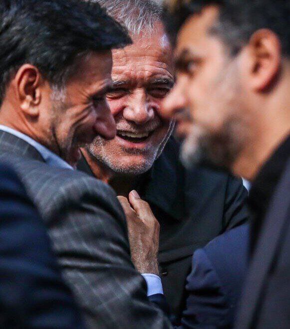 عکس/ تصویری از خنده‌های مسعود پزشکیان در مجلس