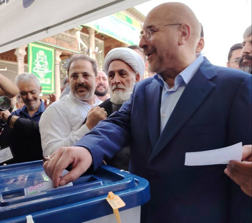 تصاویری جالب از لحظه رأی دادن قالیباف و پورمحمدی